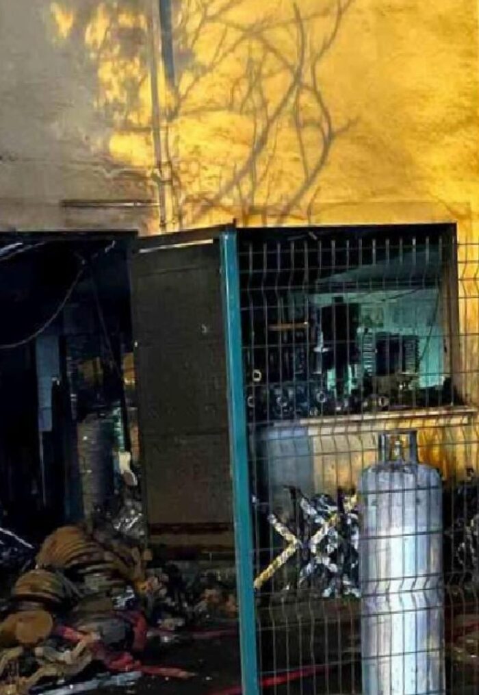 Arnavutköy'de metal fabrikasında sanayi tipi tüp patladı: 1'i ağır 3 işçi yaralandı 1