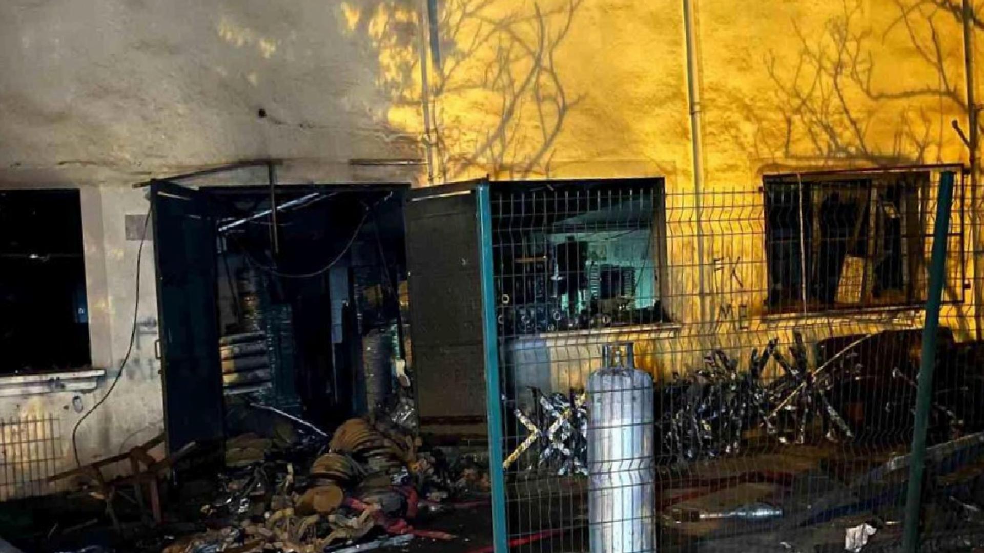 Arnavutköy’de metal fabrikasında sanayi tipi tüp patladı: 1’i ağır 3 işçi yaralandı