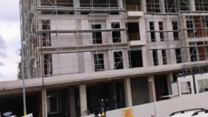 Bursa'da inşaatta iş kazası: 2'nci kattan düşen 53 yaşındaki işçi yaralandı