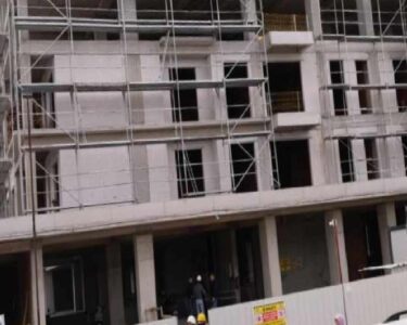 Bursa'da inşaatta iş kazası: 2'nci kattan düşen 53 yaşındaki işçi yaralandı