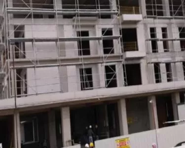 Bursa'da inşaatta iş kazası: 2'nci kattan düşen 53 yaşındaki işçi yaralandı