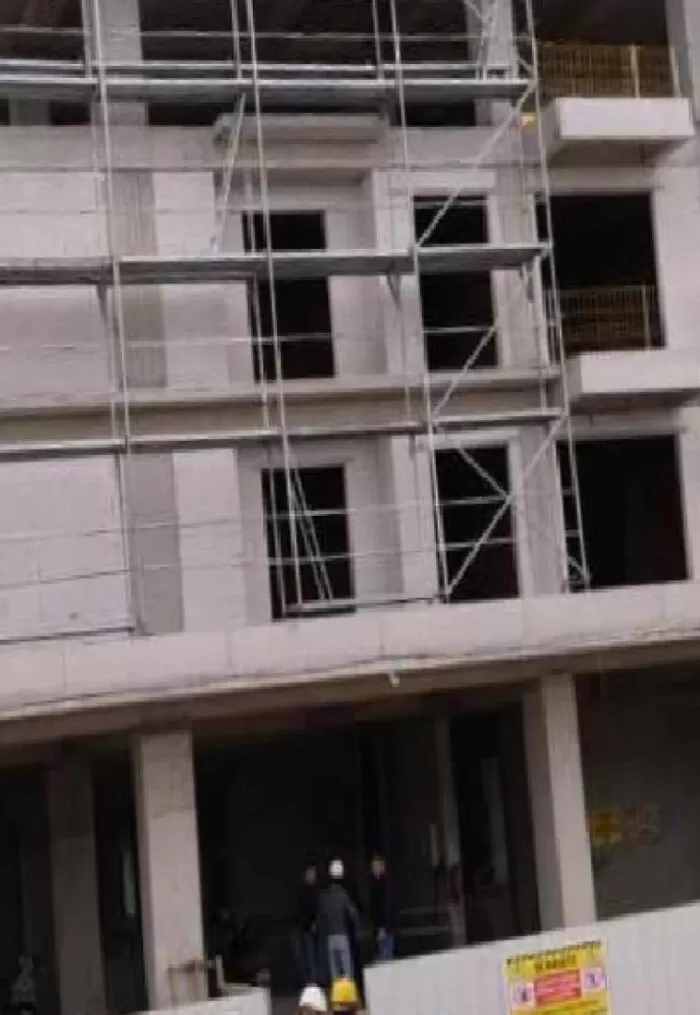 Bursa'da inşaatta iş kazası: 2'nci kattan düşen 53 yaşındaki işçi yaralandı