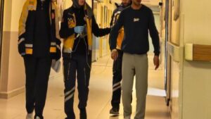 Bursa'da mobilya fabrikasında kesim sırasında ağaç parçası gözüne saplandı 1