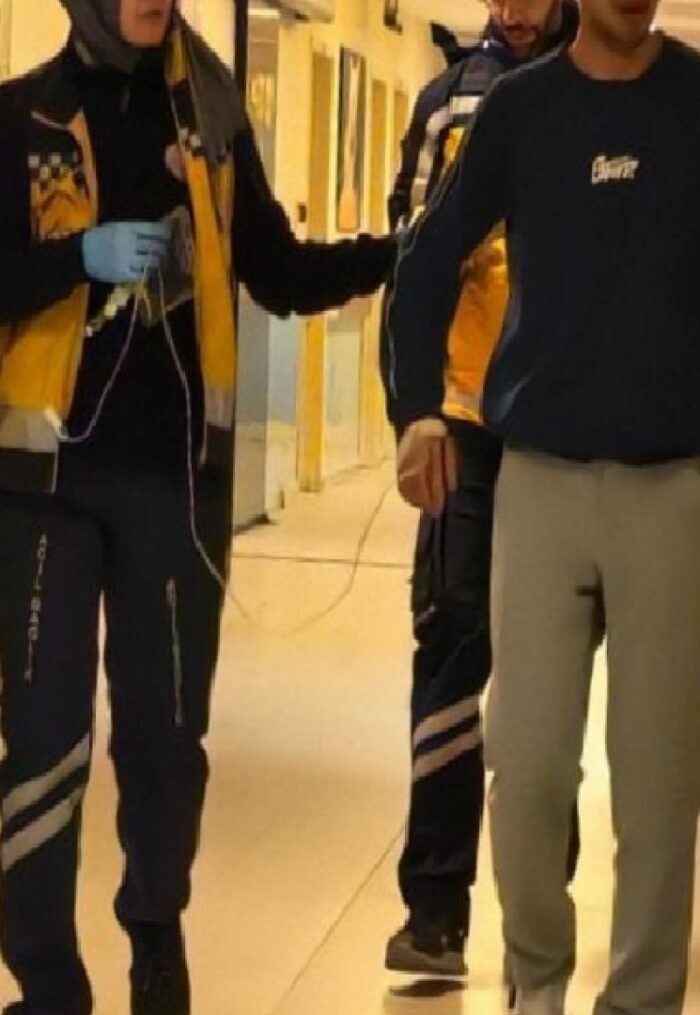 Bursa'da mobilya fabrikasında kesim sırasında ağaç parçası gözüne saplandı 1