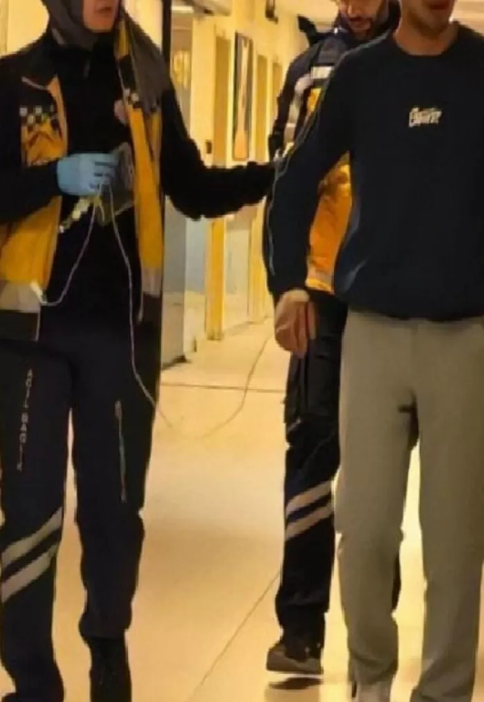 Bursa'da mobilya fabrikasında kesim sırasında ağaç parçası gözüne saplandı 2