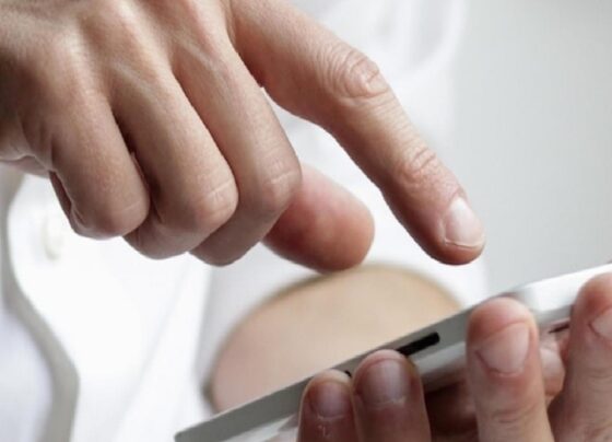 Çalışanın mesajlarını okuyan patron para ödeyecek!