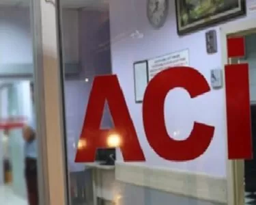 İzmir Aliağa'da gemi söküm tesisinde üzerine parça düşen 65 yaşındaki işçi hayatını kaybetti