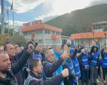 İzmir'de Temel Conta işçisi 8 kişi gözaltına alındı