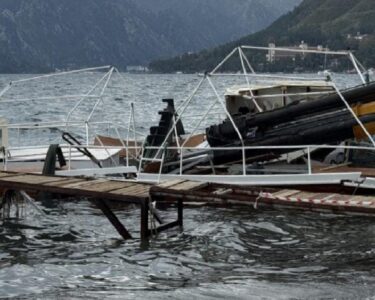 Muğla'da kırılan vinç taşıma kolunun altında kalan 21 yaşındaki işçi hayatını kaybetti