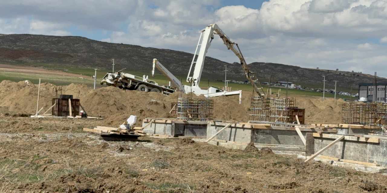 Sivas'ta 23 yaşındaki inşaat işçisi yaşamını yitirdi 1 Sivas'ta 23 yaşındaki inşaat işçisi yaşamını yitirdi