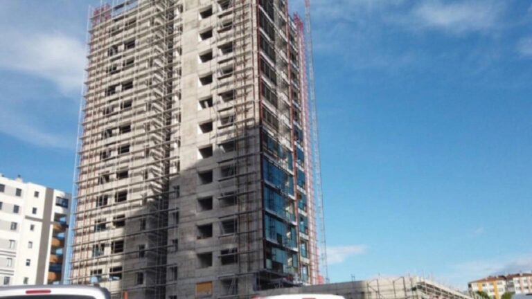 Kayseri’de inşaatta üzerine mermer düşen 55 yaşındaki işçi hayatını kaybetti