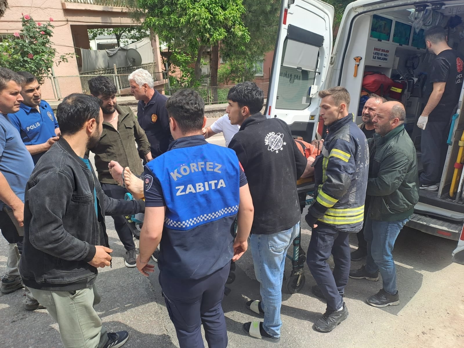 Kocaeli'de inşaatta akıma kapılan işçi yaralandı 1 Kocaeli'de inşaatta akıma kapılan işçi yaralandı 1