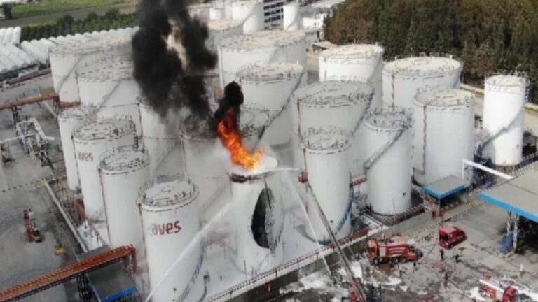 Mersin’deki Aves Enerji Dolum Tesisindeki yangında 1 işçi hayatını kaybetti 1 Mersin’deki Aves Enerji Dolum Tesisindeki yangında 1 işçi hayatını kaybetti