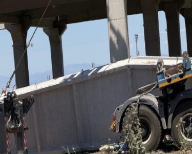 Diyarbakır’da 15 tonluk beton blok devrildi: 1 işçi hayatını kaybetti, 1 işçi ağır yaralı