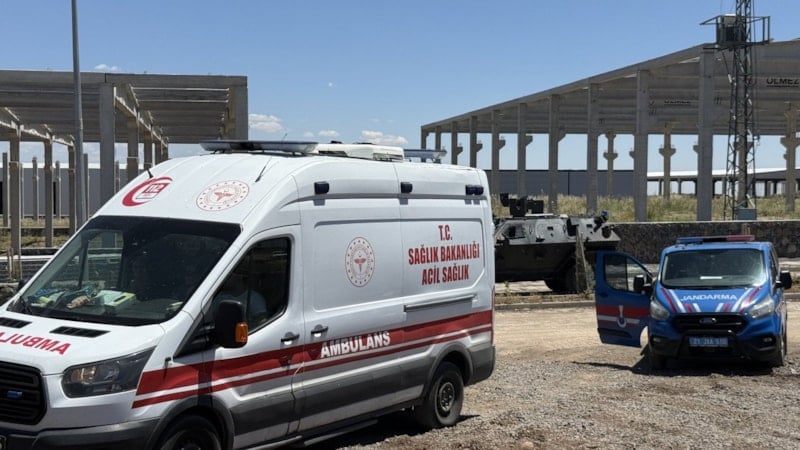 Diyarbakır’da 15 tonluk beton blok devrildi: 1 işçi hayatını kaybetti, 1 işçi ağır yaralı 2 Diyarbakır’da 15 tonluk beton blok devrildi: 1 işçi hayatını kaybetti, 1 işçi ağır yaralı 2