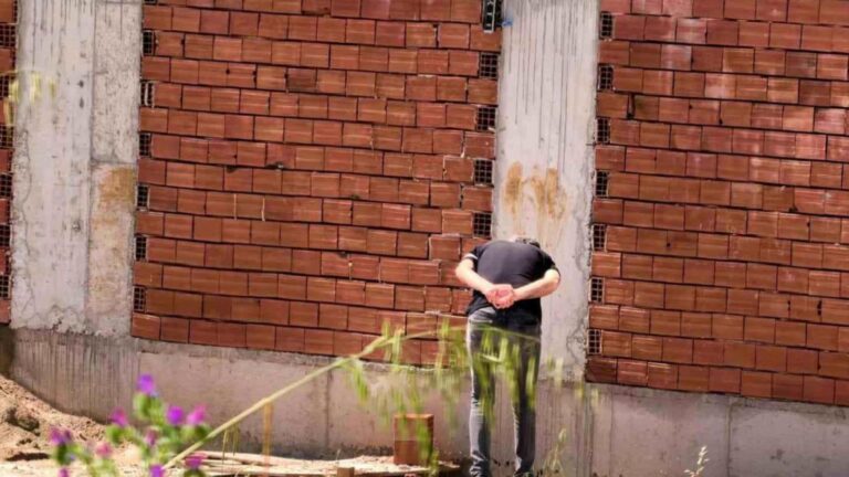 İnegöl'de 4. kattan düşen 57 yaşındaki işçi hayatını kaybetti 2 İnegöl'de 4. kattan düşen 57 yaşındaki işçi hayatını kaybetti