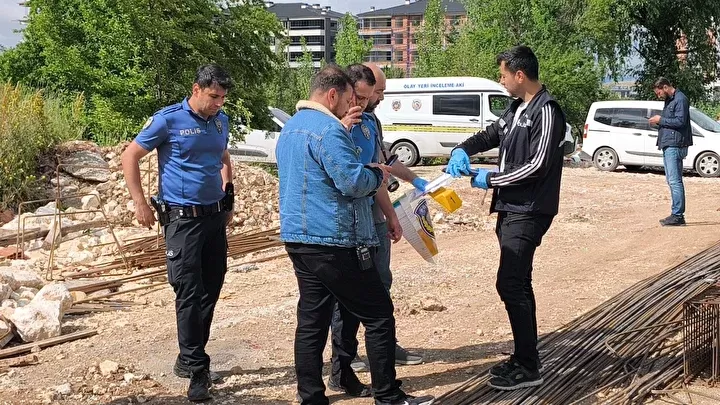 Kütahya'da inşaat iskelesinin çökmesi sonucu iki işçi hayatını kaybetti, iki işçi yaralandı