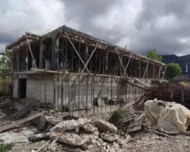 Kütahya'da inşaat iskelesinin çökmesi sonucu iki işçi hayatını kaybetti, iki işçi yaralandı