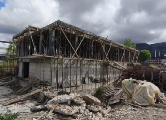 Kütahya'da inşaat iskelesinin çökmesi sonucu iki işçi hayatını kaybetti, iki işçi yaralandı