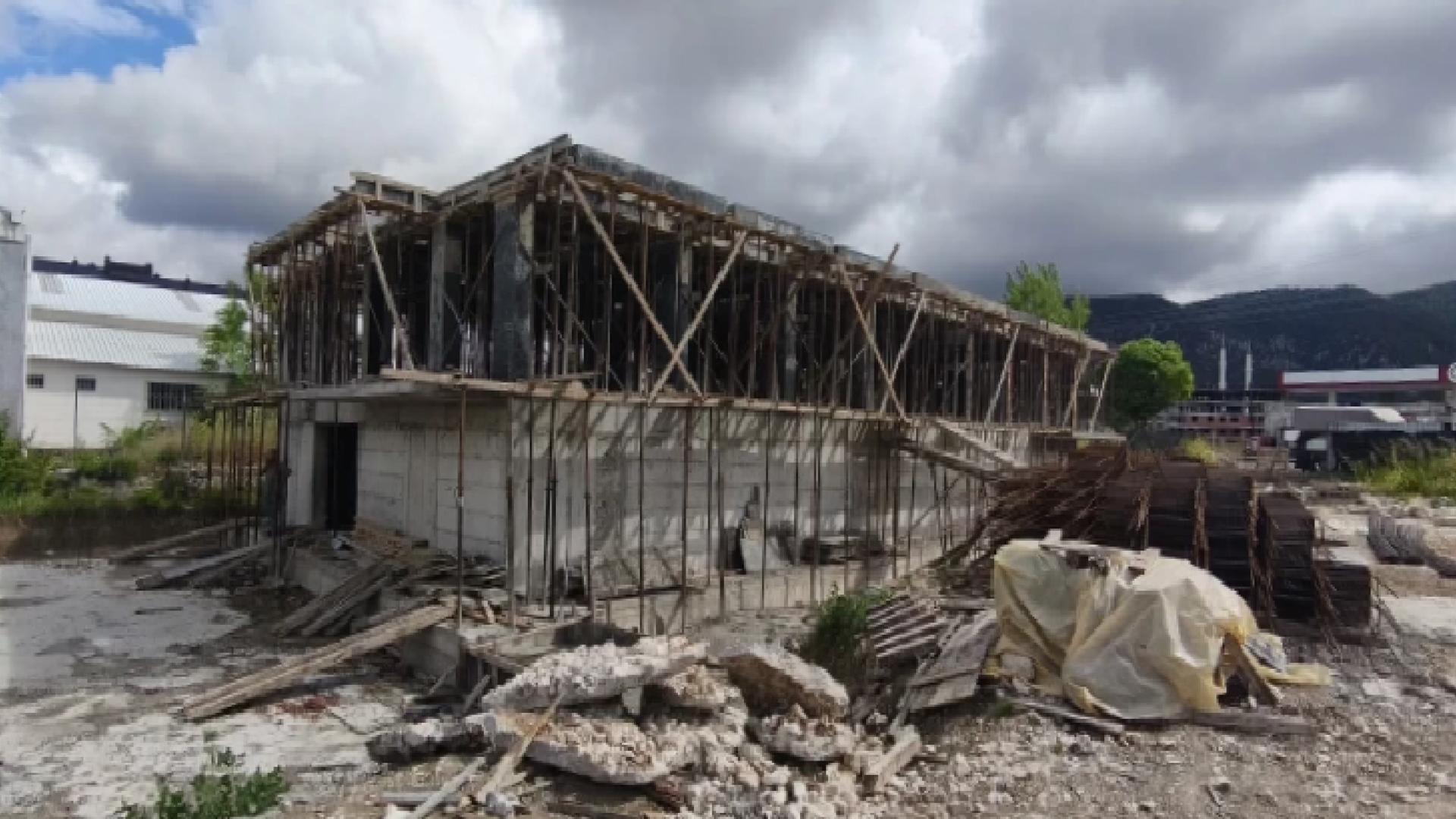 Kütahya’da inşaat iskelesinin çökmesi sonucu iki işçi hayatını kaybetti, iki işçi yaralandı
