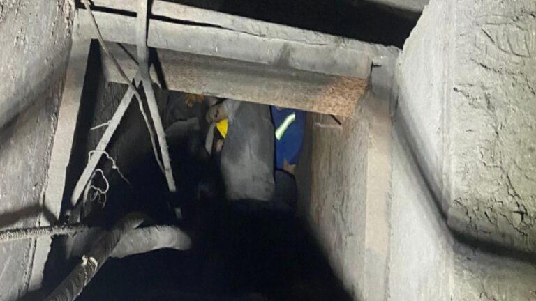 Samsun'da demir çelik fabrikasında 3 işçi elektrik akımına kapılarak hayatını kaybetti 2 Samsun'da demir çelik fabrikasında 3 işçi elektrik akımına kapılarak hayatını kaybetti