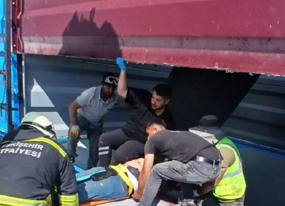Sivrihisar'da maden ocağındaki taş kırma kuyusuna düşen 2 işçi yaralandı 3