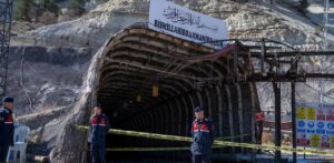 Ankara'da maden ocağında göçük: 1 işçi hayatını kaybetti, yaralı 20 işçiden 4'ünün durumu ağır! 3 Ankara’da maden ocağında göçük: 1 işçi hayatını kaybetti, yaralı 20 işçiden 4’ünün durumu ağır!
