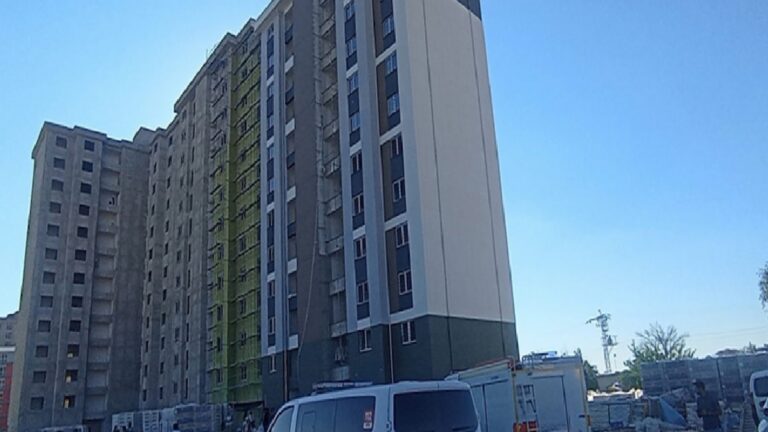 Karaman'da asansör boşluğuna düşen 39 yaşındaki işçi yaşamını yitirdi 24 Karaman’da asansör boşluğuna düşen 39 yaşındaki işçi yaşamını yitirdi