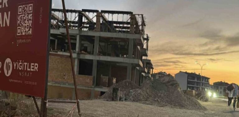 Eskişehir’de inşaattan düşen kalıp ustası hayatını kaybetti