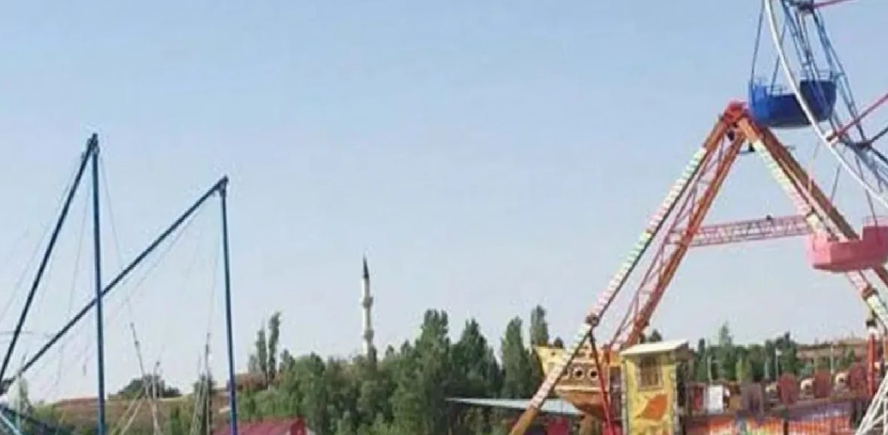 Lunaparkta iş kazası: Gondol görevlisi metrelerce yükseklikten düştü 1 Lunaparkta iş kazası: Gondol görevlisi metrelerce yükseklikten düştü 1