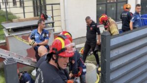 Tuzla'da foseptik çukurunu temizlemek için giren işçi hayatını kaybetti 5 Tuzla’da foseptik çukurunu temizlemek için giren işçi hayatını kaybetti