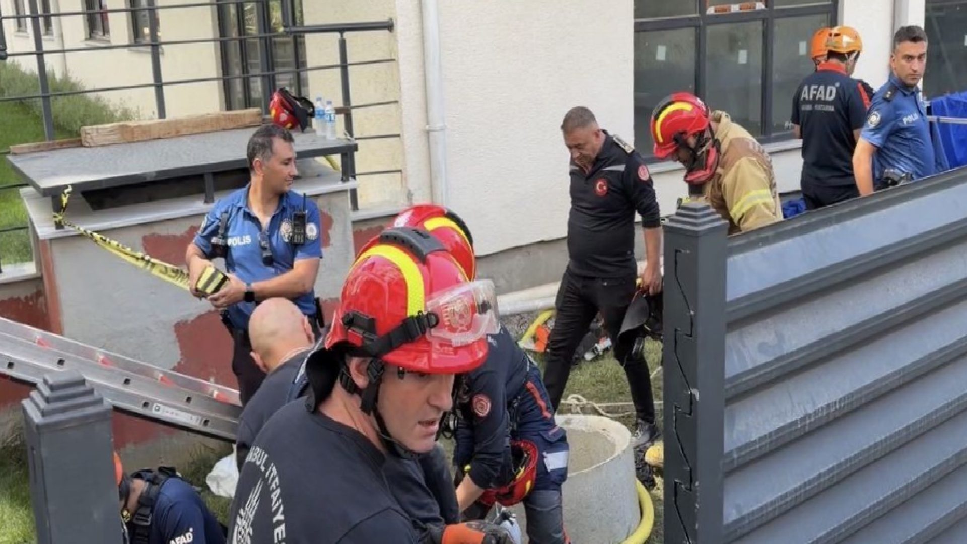 Tuzla'da foseptik çukurunu temizlemek için giren işçi hayatını kaybetti 1 Tuzla'da foseptik çukurunu temizlemek için giren işçi hayatını kaybetti