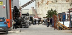 Eskişehir’de 7.5 metre yükseklikten düşen işçi hayatını kaybetti 3 Eskişehir’de 7.5 metre yükseklikten düşen işçi hayatını kaybetti