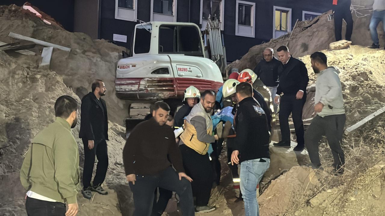 Çanakkale'de toprak altında kalan 2 işçi kurtarıldı 2