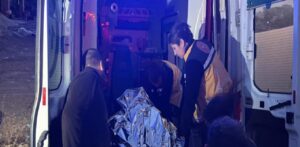 Çanakkale'de toprak altında kalan 2 işçi kurtarıldı 2 Çanakkale’de toprak altında kalan 2 işçi kurtarıldı