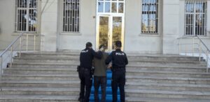 Edirne’de mesai arkadaşlarına dehşeti yaşattı: 1 kişiyi öldürüp, 1 kişiyi ağır yaraladı 3 Edirne’de mesai arkadaşlarına dehşeti yaşattı: 1 kişiyi öldürüp, 1 kişiyi ağır yaraladı