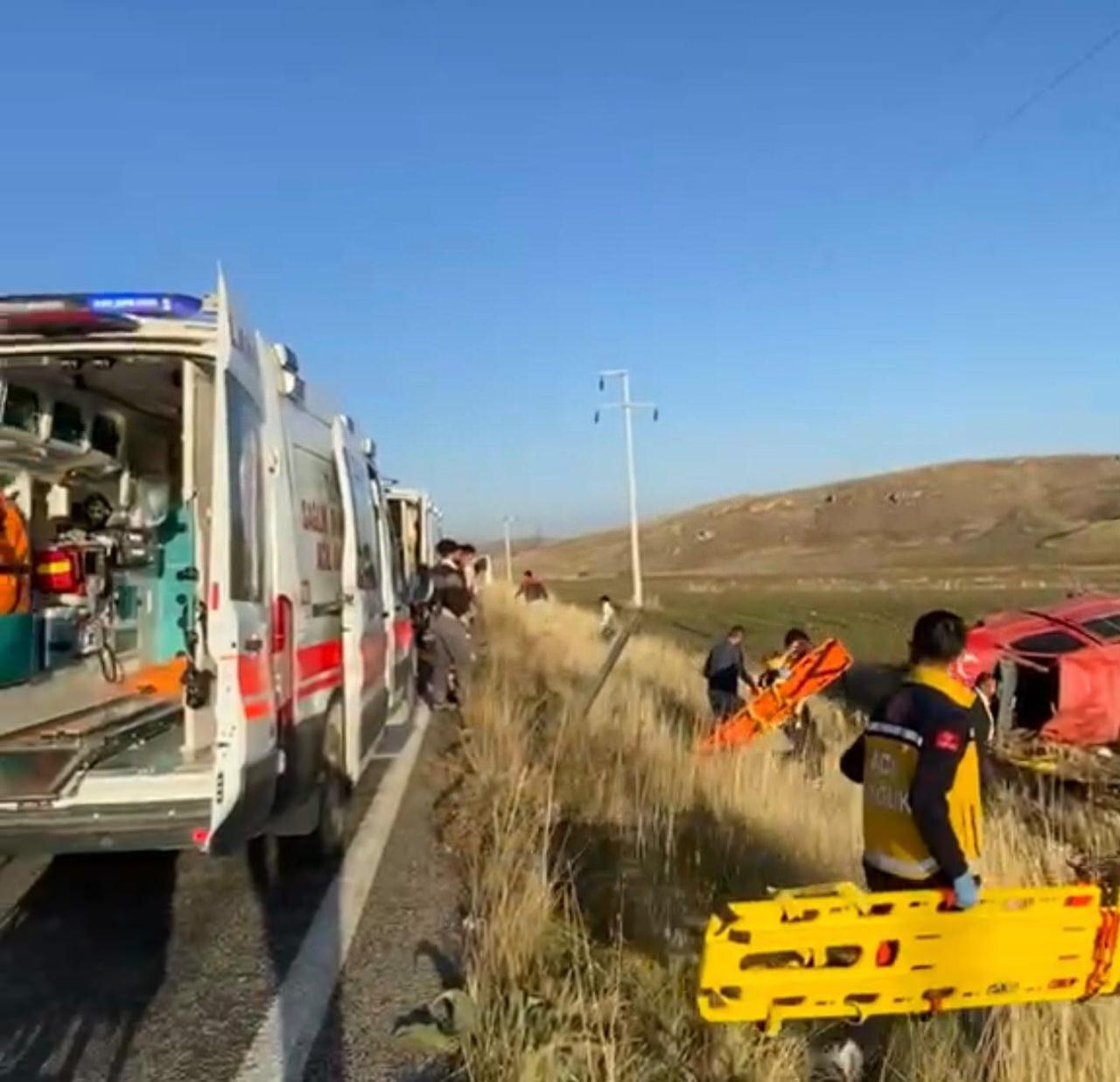 Konya'da işçi servisi şarampole devrildi! 6 yaralı 2 Konya'da işçi servisi şarampole devrildi! 6 yaralı 2