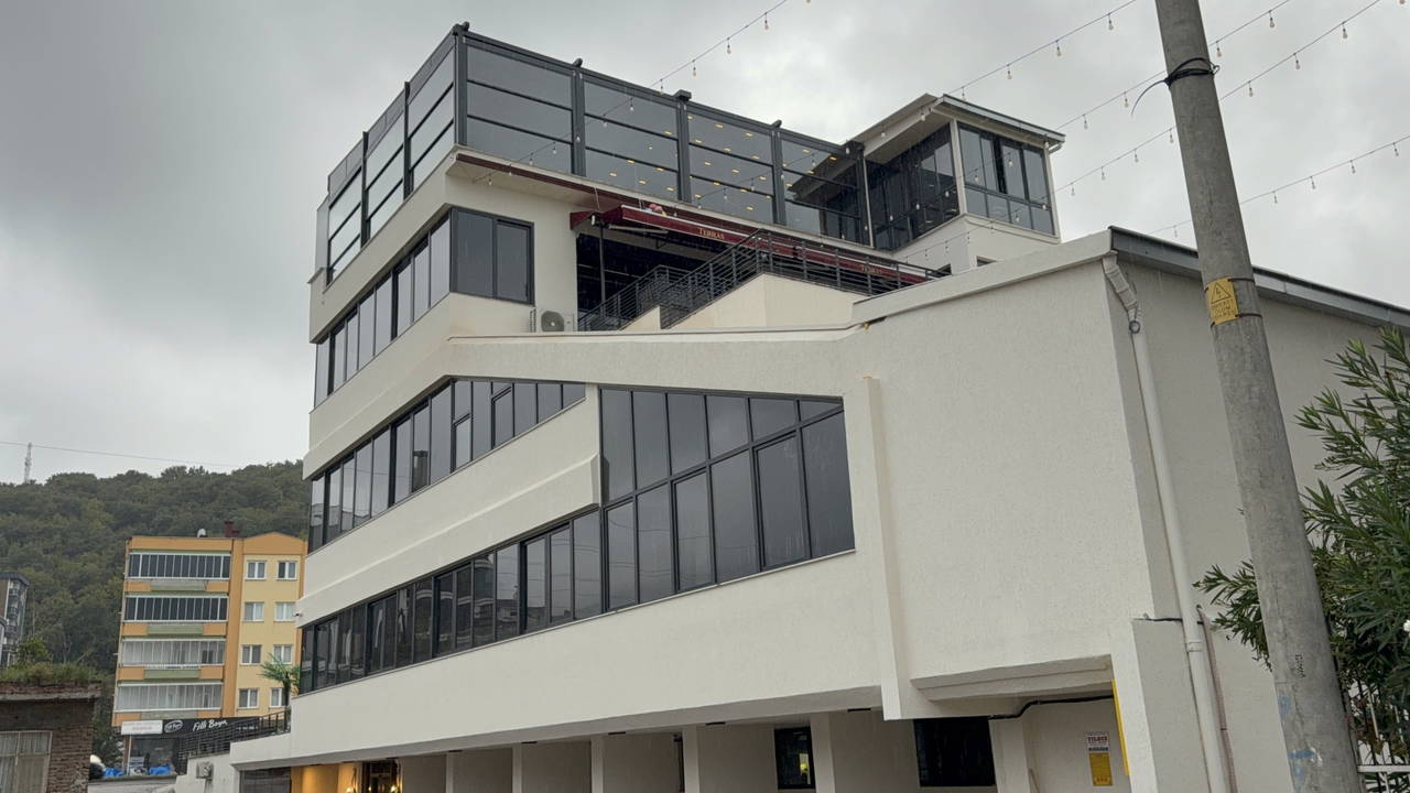 Samsun'da restoranın yemek asansörü zemine düştü: 31 yaşındaki garson hayatını kaybetti 2 Samsun'da restoranın yemek asansörü zemine düştü: 31 yaşındaki garson hayatını kaybetti 2